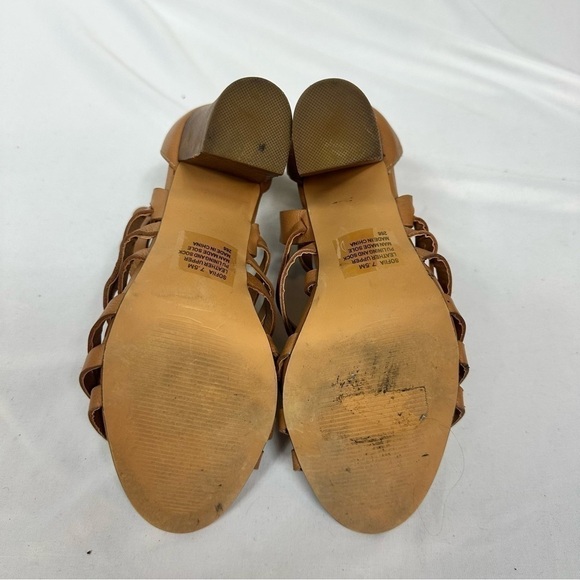 STEVE Madden Tan Heels in Size 7.5M - Picture 6 of 6